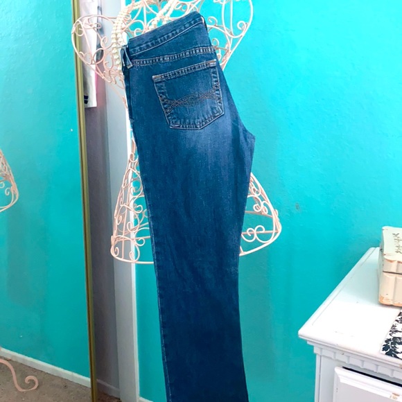 Bootcut 100% cotton Indigo colored Jeans by Abercrombie and Fitch. - Picture 4 of 5